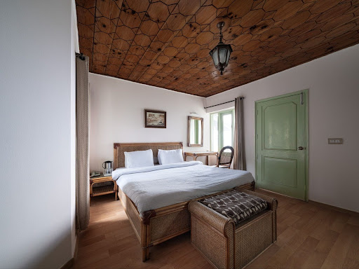 consider a hotel near jakhu temple